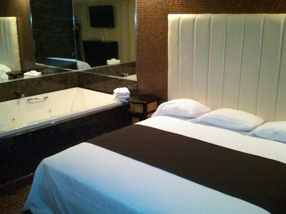 **  Surfside Three Motel New York USA